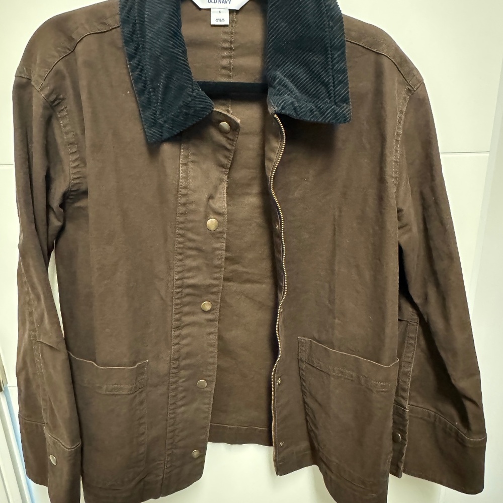 Jacket with collar